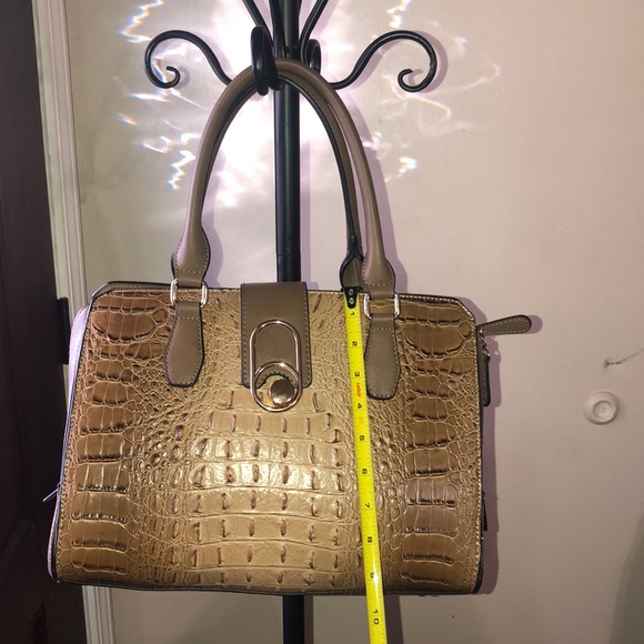 Handbag - Picture 5 of 9